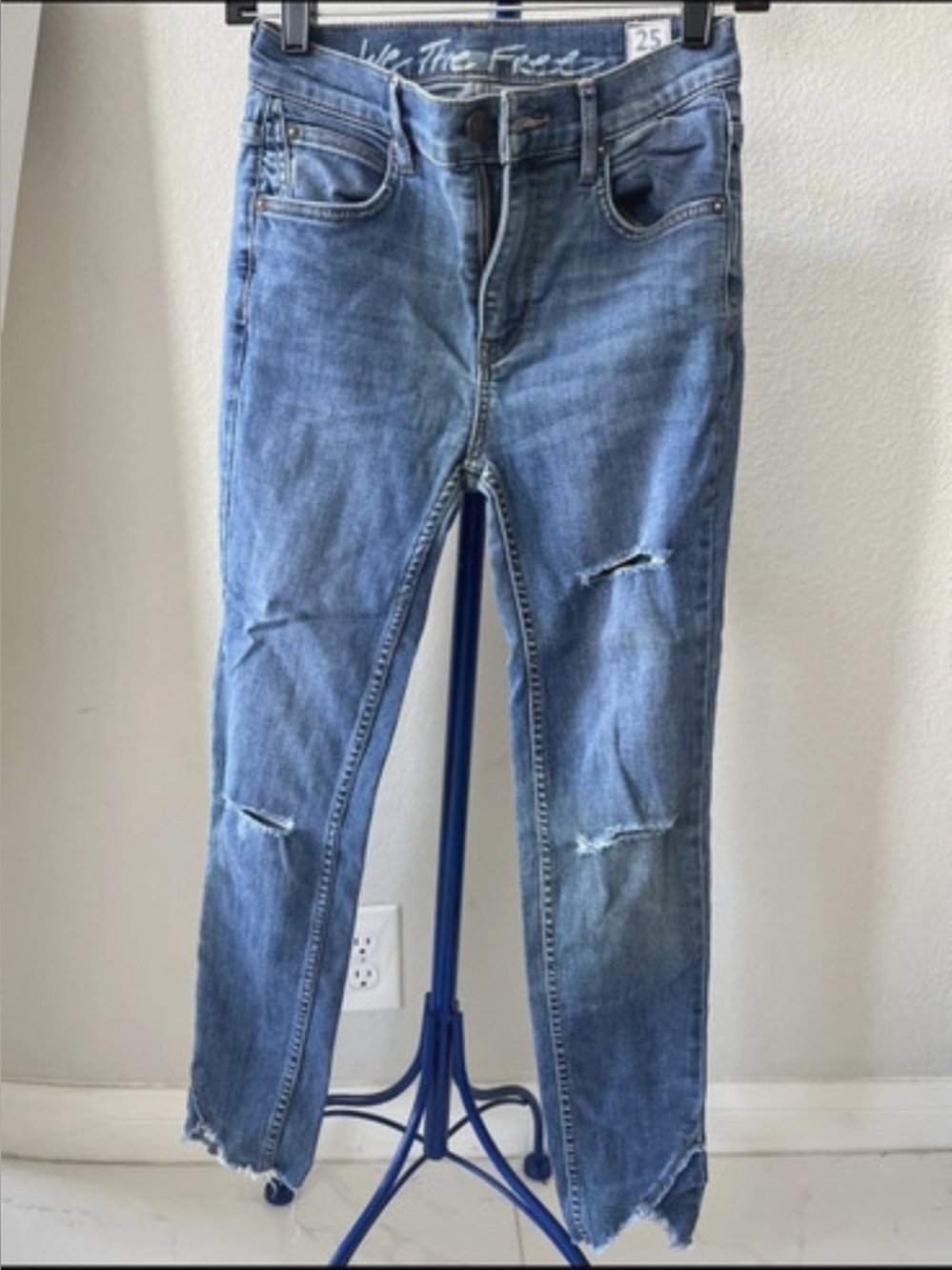 Good -Free People 25 Ripped Straight Leg Distressed Jeans Raw  Hem